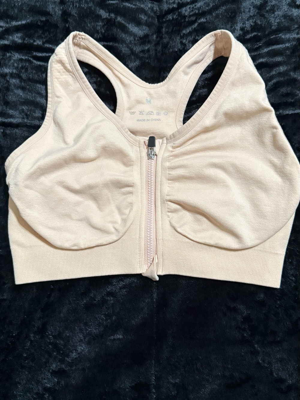 Front-Zip Seamless Sports Bra in Nude